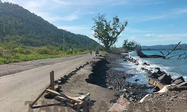 Jalan Nyaris Terputus Akibat Abrasi