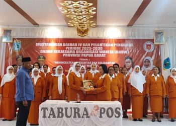 Ny. Lanny Lakotani Nahkodai BKOW Provinsi Papua Barat