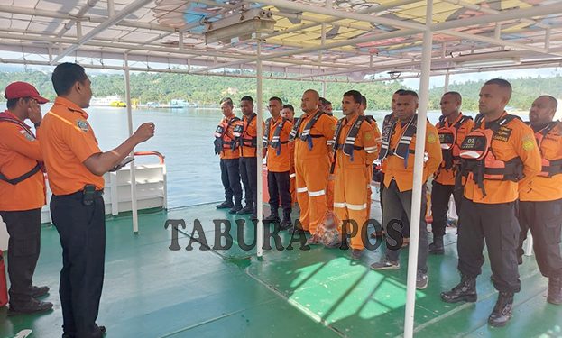 Tim SAR Cari Korban yang Terjatuh dari KM Dorolonda