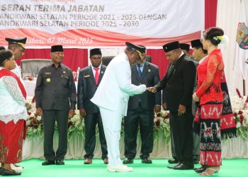 Ini Sambutan Perdana Bernard Mandacan Pasca Dilantik sebagai Bupati Mansel Periode 2025-2030