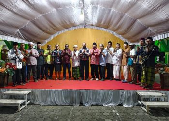 Bernard Mandacan dan Markus Waran Buka Puasa Bersama Umat Islam Oransbari