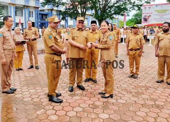 Sepuluh Puskesmas di Manokwari Dapat Kendaraan Operasional Pusling