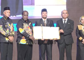 Fakum 2,5 Tahun, Johny Kamuru Kembali Pimpin Kabupaten Sorong Periode II