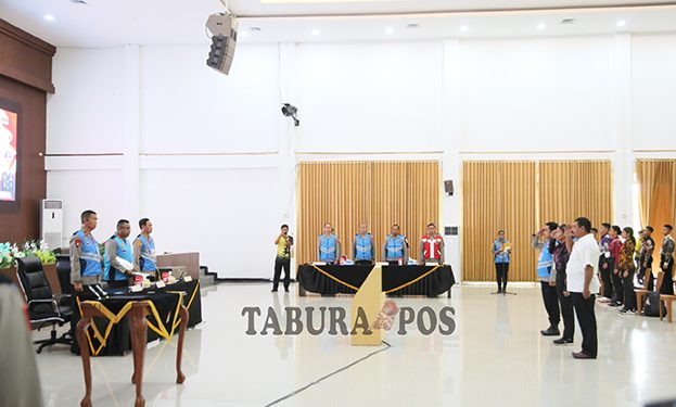 Kapolda Papua Barat Pimpin Pengambilan Sumpah dan Pakta Integritas Penerimaan Polri Terpadu TA 2025