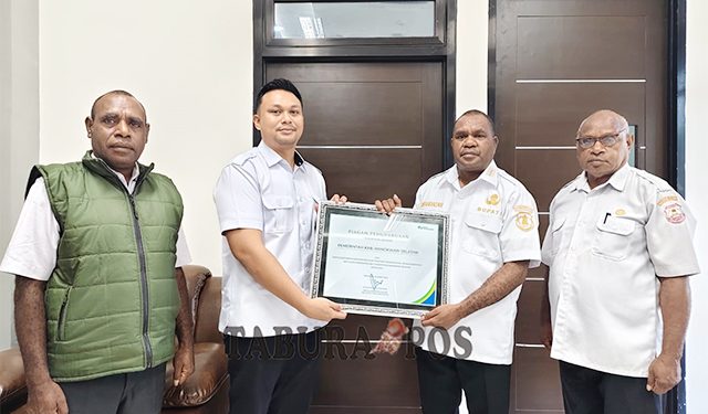 BPJS Ketenagakerjaan Beri Penghargaan Pemkab Mansel atas Jaminan Sosial 10.076 Pekerja Rentan