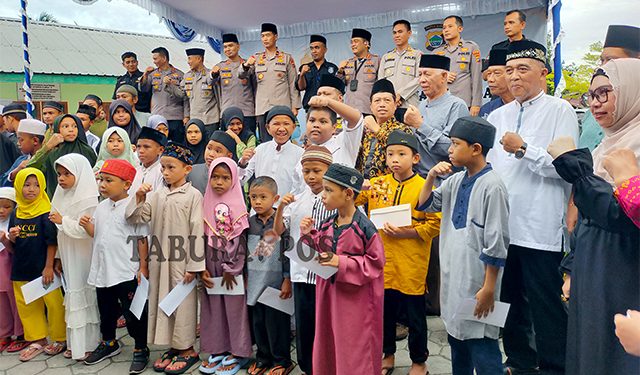 Polda Papua Barat Santuni Ratusan Anak Yatim dan Piatu