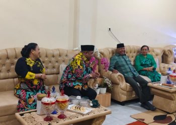 Silaturrahmi  Idul Fitri, Gubernur PB Kunjungi Wagub, Sekda, Tokoh Muslim Hingga Sopir Pribadi