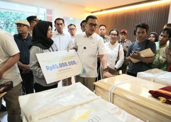 Hadir bagi Pekerja Migran Indonesia, BPJS Ketenagakerjaan Serahkan Santunan Kematian kepada Keluarga PMI Musthakfirin