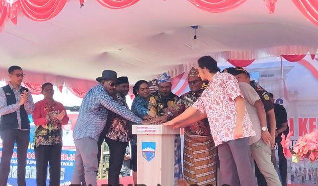 Bupati dan Wakil Bupati Manokwari Mulai Laksanakan Program 100 Hari Kerja