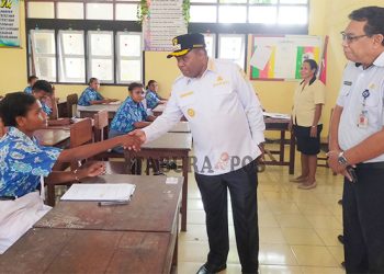 Bupati Manokwari Pastikan UAS Tingkat SMA dan SMK di Manokwari Diikuti Semua Peserta