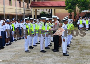 Satlantas Polres Fakfak Berikan Penghargaan Kepada Anggota PKS di SMP Negeri 1 Fakfak