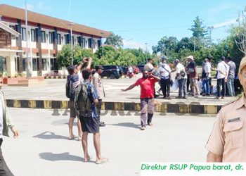 Tenaga Non Nakes RSUP Papua Barat Unjuk Rasa