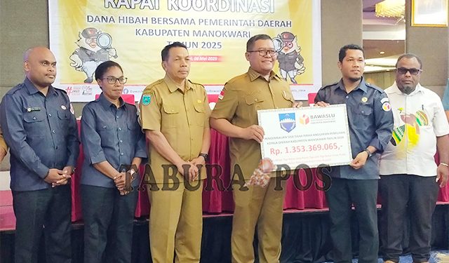 Bawaslu Manokwari Kembalikan Rp1,33 Miliar Lebih Sisa Anggaran Pilkada 2024 ke Pemerintah Daerah
