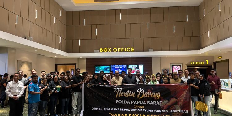 Polda Papua Barat Gelar Nonton Bersama Film “Sayap Sayap Patah 2” Bersama Ormas di Manokwari