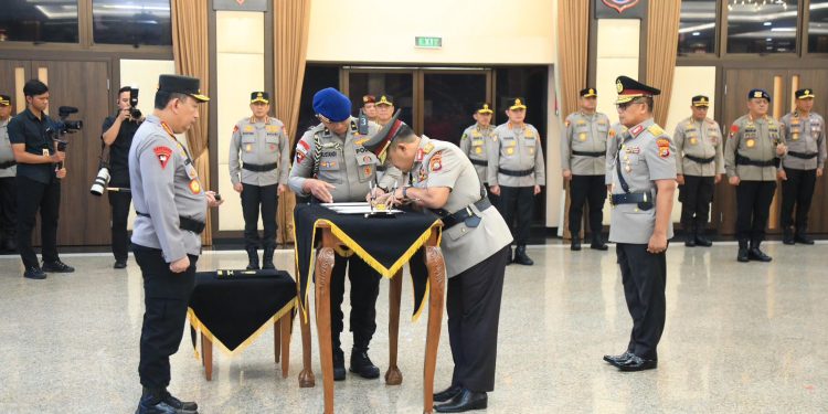 49 Perwira Tinggi Polri Naik Pangkat, Dua Naik Menjadi Komjen