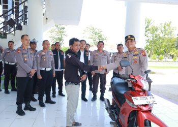 Tindak Pidana Premanisme Pemerasan dan Pembakaran, Kapolres Pohuwato Serahkan bantuan Sepeda Motor Pada Korban