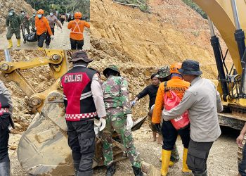 Pencarian Hari Kelima, Tim SAR Temukan Satu Korban Meninggal Tertimbun Longsor