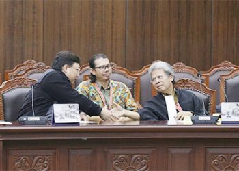 MK Pertegas Pemaknaan Unsur-unsur Pencemaran Nama Baik Dalam UU ITE