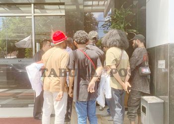 Menolak PT BSP, Mahasiswa Asal Teluk Bintuni Gelar Aksi Membisu