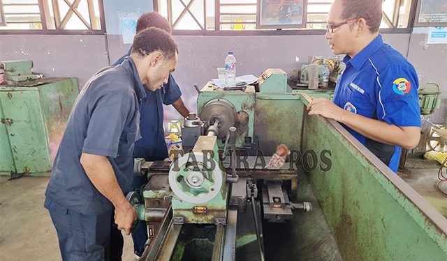 Hari Ini, 413 Siswa-siswi SMKN 2 Manokwari Terima Hasil UKK