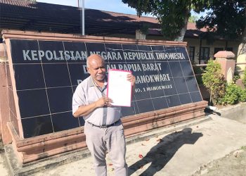 Warinussy Dampingi Kliennya Laporkan S Atas Dugaan Pemalsuan DataKependudukan