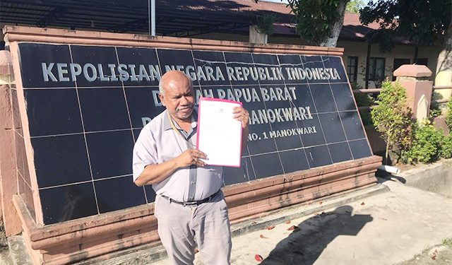 Warinussy Dampingi Kliennya Laporkan S Atas Dugaan Pemalsuan DataKependudukan