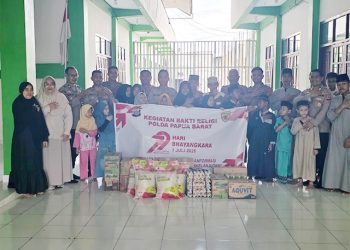 Biro Logistik Polda Papua Barat Gelar Bhakti Religi di Pura Giri Bhuana Manokwari