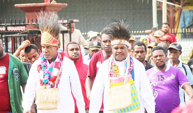 Bupati Bernard Sowan ke Beberapa Kementerian Demi Membangun Mansel