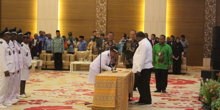 239 Kepala Kampung se-Kabupaten Sorong Dilantik & Dikukuhkan