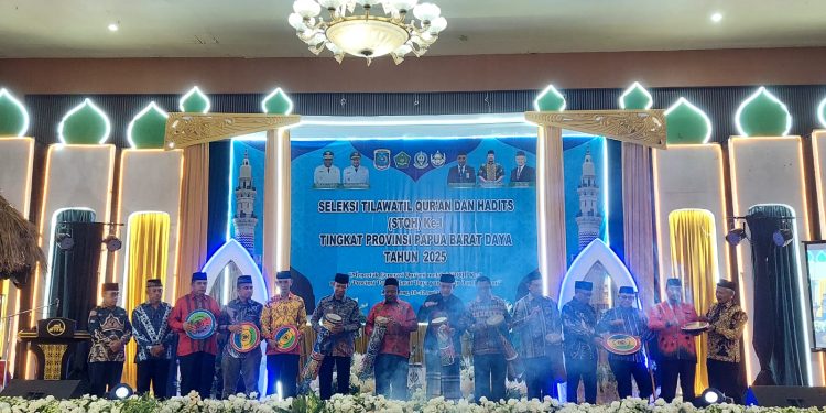 Raih Juara Umum STQH I Papua Barat Daya, Kafilah Kota Sorong ‘Bungkus’ Piala Bergilir