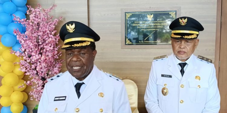 Kabupaten Sorong Gelar Upacara HUT ke-58, Bupati Johnny Kamuru Tekankan Semangat Pembangunan