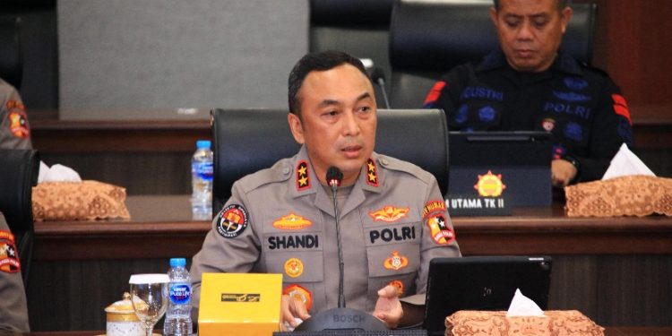 Kapolri Berikan Pelayanan Kesehatan Gratis Bagi Ribuan Orang Hari Ini