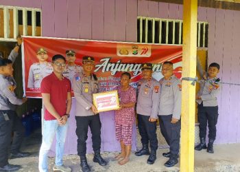 Polres Teluk Bintuni Anjangsana ke Purnawirawan dan Warakawuri di Momen HUT Bhayangkara ke-79