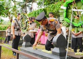 Jelang Hari Bhayangkara, Kapolri Ziarah ke Makam BJ Habibie hingga Hoegeng