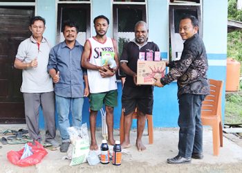 Meriahkan HUT ke 22 Teluk Bintuni, P2TIM Berikan Bantuan Sosial Ke Kampung Beimes