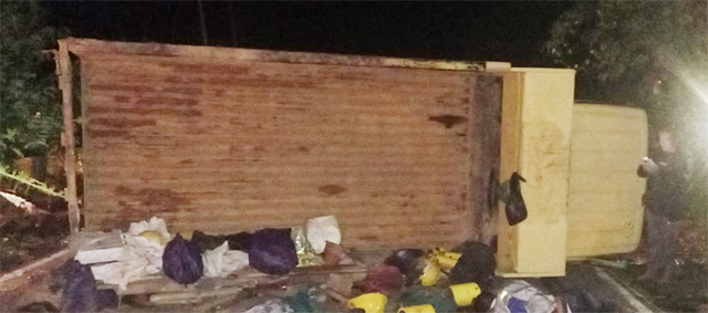 Truk Terbalik di Tanjakan Gunung Sayori, Satu Meninggal dan 13 Orang Luka-luka