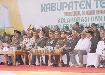 Kapolda Papua Barat Hadiri Upacara HUT Kabupaten Teluk Bintuni Ke-22
