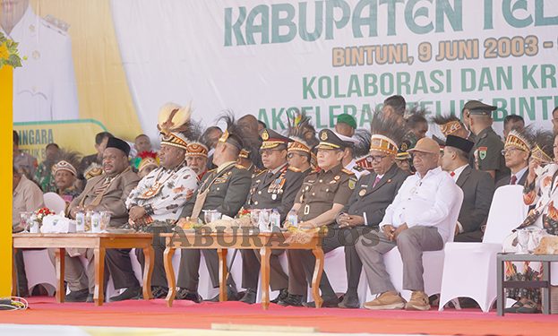Kapolda Papua Barat Hadiri Upacara HUT Kabupaten Teluk Bintuni Ke-22