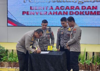 Polda Papua Barat Serahkan Dokumen Kedinasan ke Polda PBD