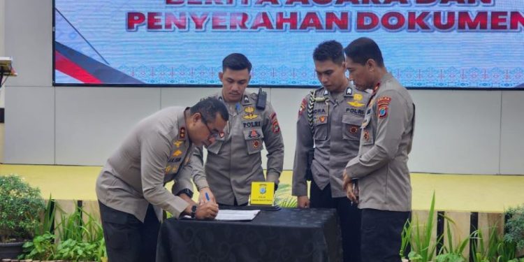 Polda Papua Barat Serahkan Dokumen Kedinasan ke Polda PBD