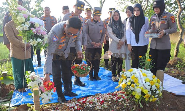 Bhayangkari Papua Barat Gelar Pelepasan 700 Tukik dan Baksos di Kampung Menyumfoka