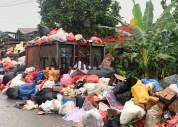 Sampah Kian Menumpuk di TPS, Timbulkan Aroma Tak Sedap