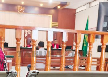 Sumpah Serapah Warnai Sidang Pembacaan Putusan Fredi Parubak dan Jhony Koromad