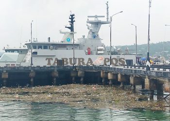 Sampah Penuhi Laut Biryosi, Ini Respon Wabup dan Wadan Tim Operasi Trisila Tahun 2025