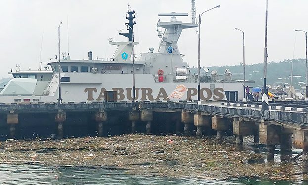 Sampah Penuhi Laut Biryosi, Ini Respon Wabup dan Wadan Tim Operasi Trisila Tahun 2025