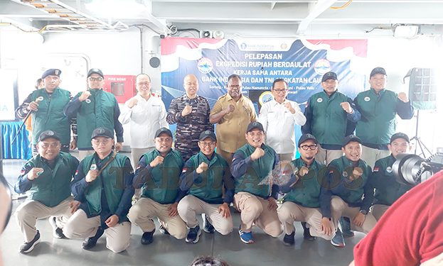 Bawa Rp 10,4 Miliar, KRI Tatihu-853 Kawal Misi Tim Ekspedisi Rupiah Berdaulat ke Daerah 3T