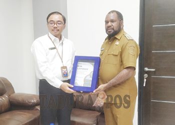 Bupati Bernard Terima Laporan Hasil Evaluasi BPKP