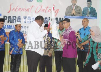 Bupati Sorong Sambut Kepulangan 78 Jemaah Haji