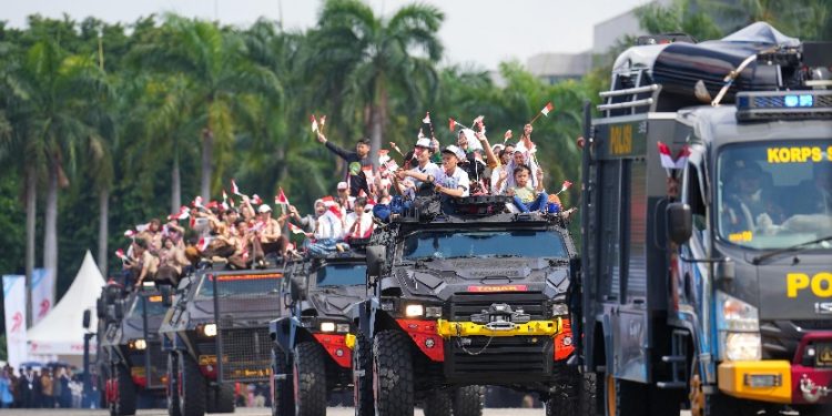 Bukti Polri Dekat Dengan Masyarakat, Berbagai Komunitas Ikut Dalam Defile HUT Bhayangkara ke-79