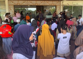 Kembali Datangi Dinas Pendidikan, Orang Tua : Kami Berusaha Keras Cari Uang Untuk Anak, Mau Masuk Sekolah Sangat Sulit